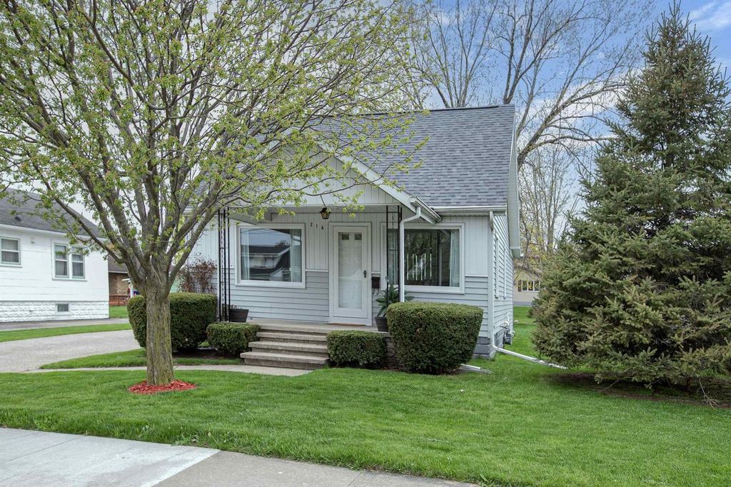 Photo of 216 Williams STREET, Combined Locks, WI 54113 (MLS # 50324488)