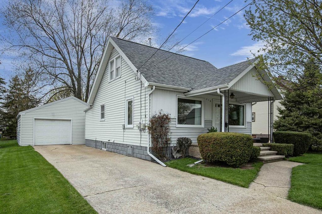 Photo of 216 Williams STREET, Combined Locks, WI 54113 (MLS # 50324488)