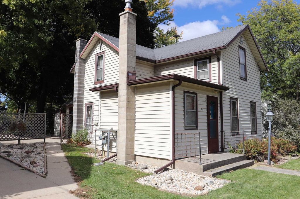 Photo of N84W18113 Imperial COURT, Menomonee Falls, WI 53051 (MLS # 1944890)