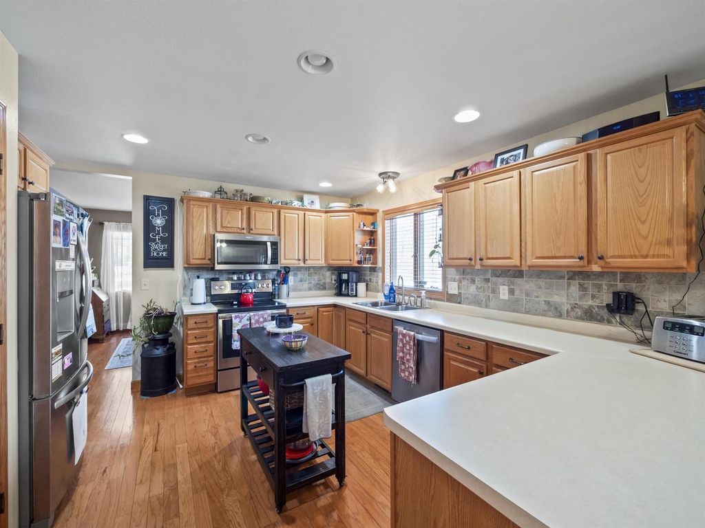 Photo of 833 Woodland CIRCLE, Waupaca, WI 54981 (MLS # 50320157)