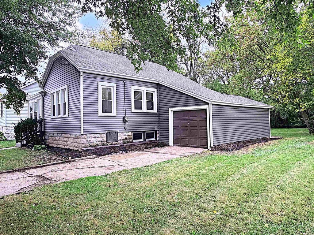 Photo of 425 Monroe STREET, Neenah, WI 54956 (MLS # 50333657)