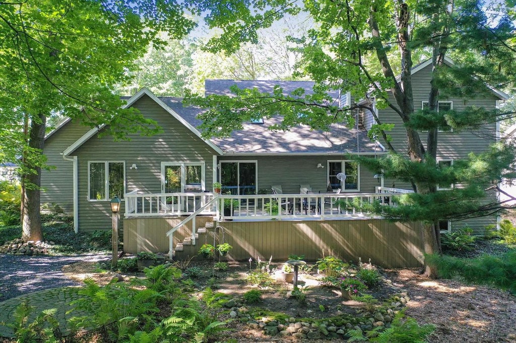 Photo of 2085 Crestwood Springs DRIVE, Green Bay, WI 54304 (MLS # 50333205)