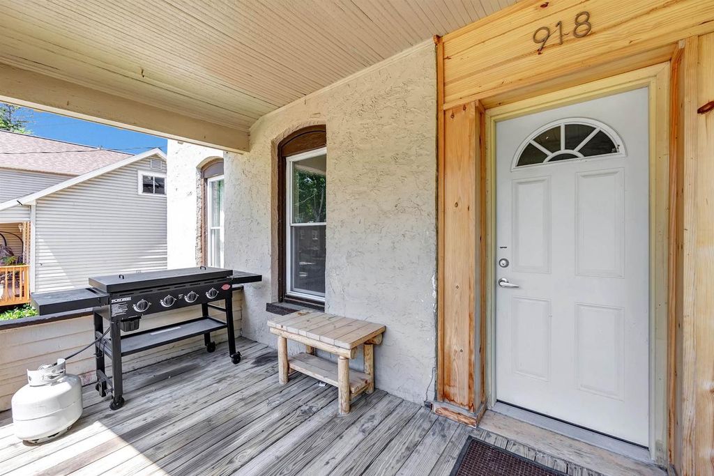 Photo of 918 Division STREET, Green Bay, WI 54303 (MLS # 50326391)