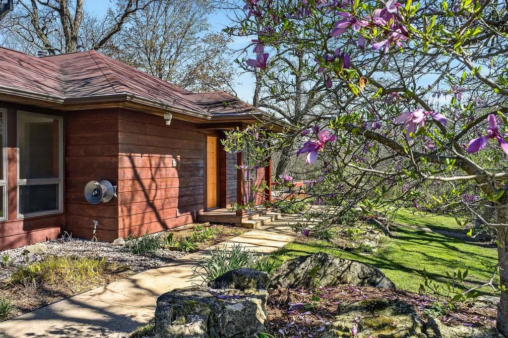 Photo of 5765 Mill ROAD, Dodgeville, WI 53533 (MLS # 2021787)