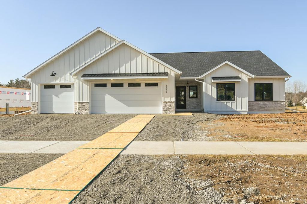 Photo of 3379 Glendale AVENUE, Green Bay, WI 54313 (MLS # 50322089)