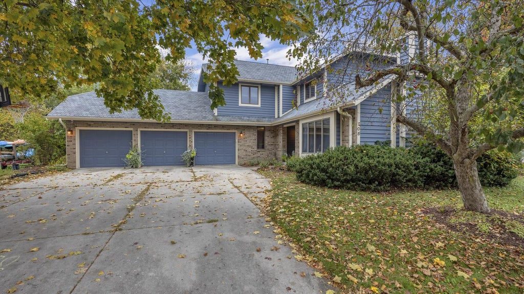 Photo of 705 River Oaks DRIVE, Sheboygan Falls, WI 53085 (MLS # 1984919)