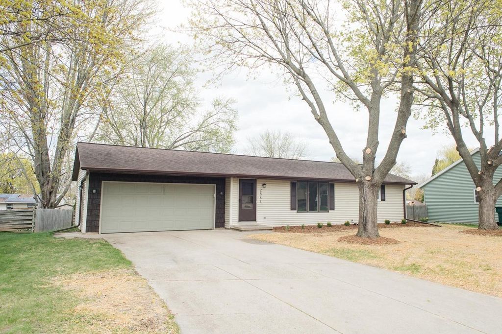 Photo of 2564 Landler STREET, Green Bay, WI 54313 (MLS # 50325100)