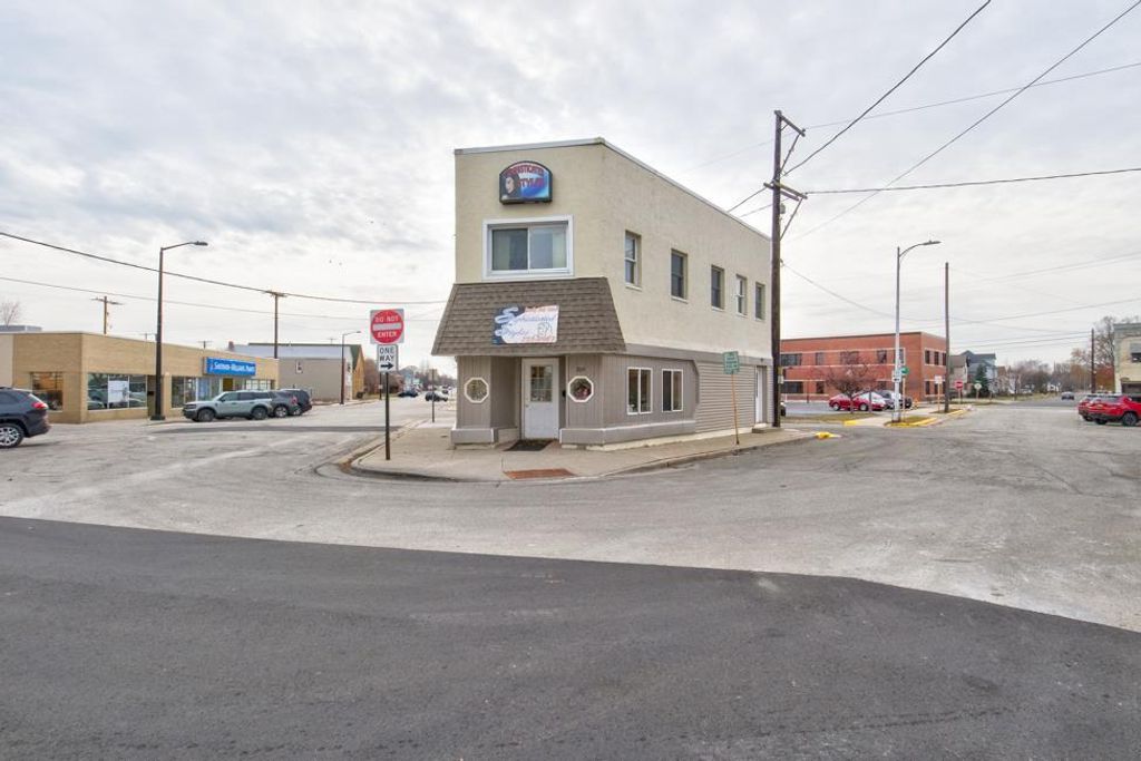 Photo of 709 Pierce AVENUE, Marinette, WI 54143 (MLS # 50318807)