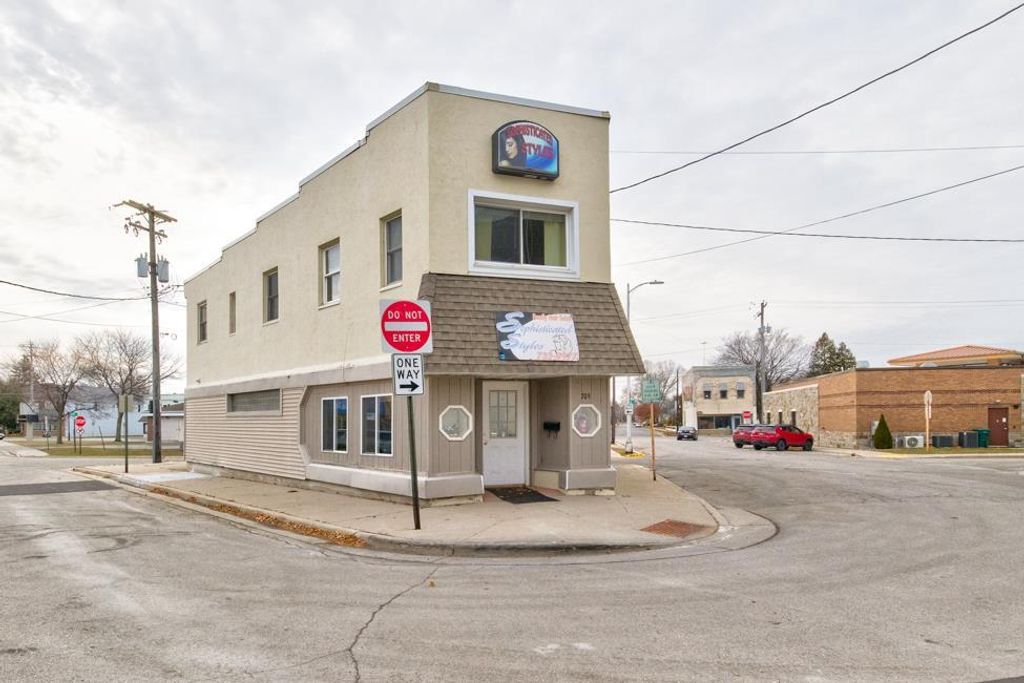 Photo of 709 Pierce AVENUE, Marinette, WI 54143 (MLS # 50318807)