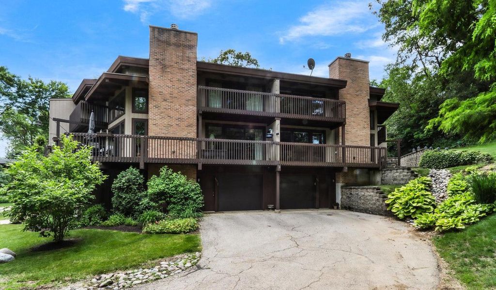 Photo of 850 Hillside DRIVE #GG1, Fontana, WI 53125 (MLS # 1945254)