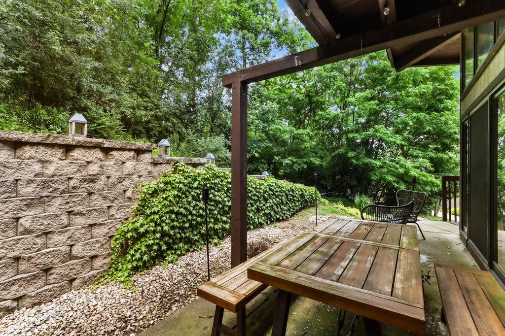 Photo of 850 Hillside DRIVE #GG1, Fontana, WI 53125 (MLS # 1945254)