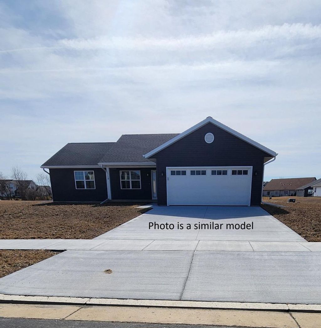 Photo of 549 Autumn DRIVE, Walworth, WI 53184 (MLS # 2019928)