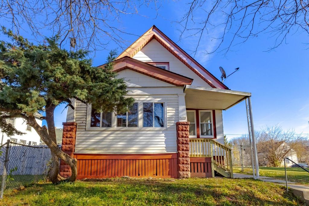 Photo of 3230 N 12th STREET, Milwaukee, WI 53206 (MLS # 1940743)