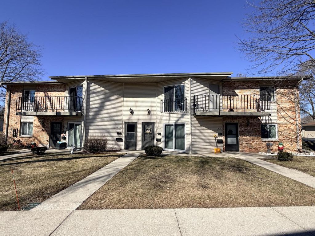 Photo of W168N11523 El Camino DRIVE, Germantown, WI 53022 (MLS # 1953144)