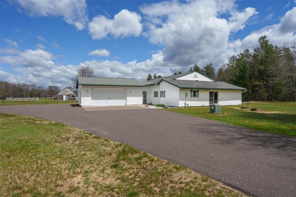 Photo of 19530 E County Road Gg, Augusta, WI 54722 (MLS # 1601118)