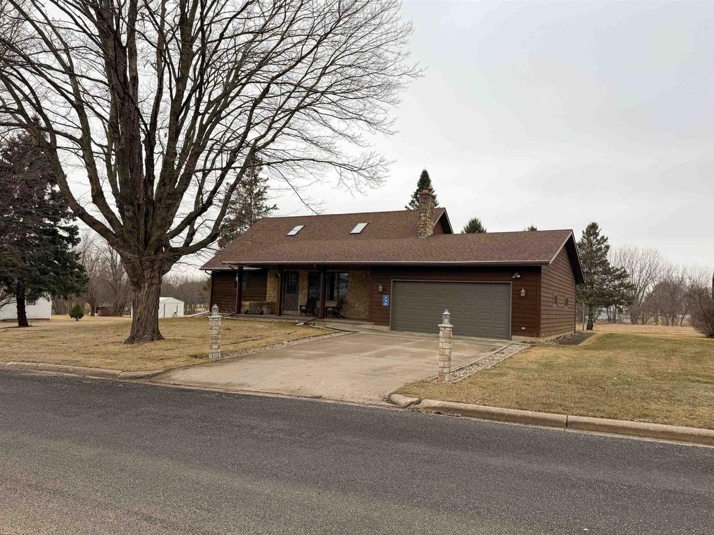 Photo of 215 S Park STREET, Livingston, WI 53554 (MLS # 2018590)