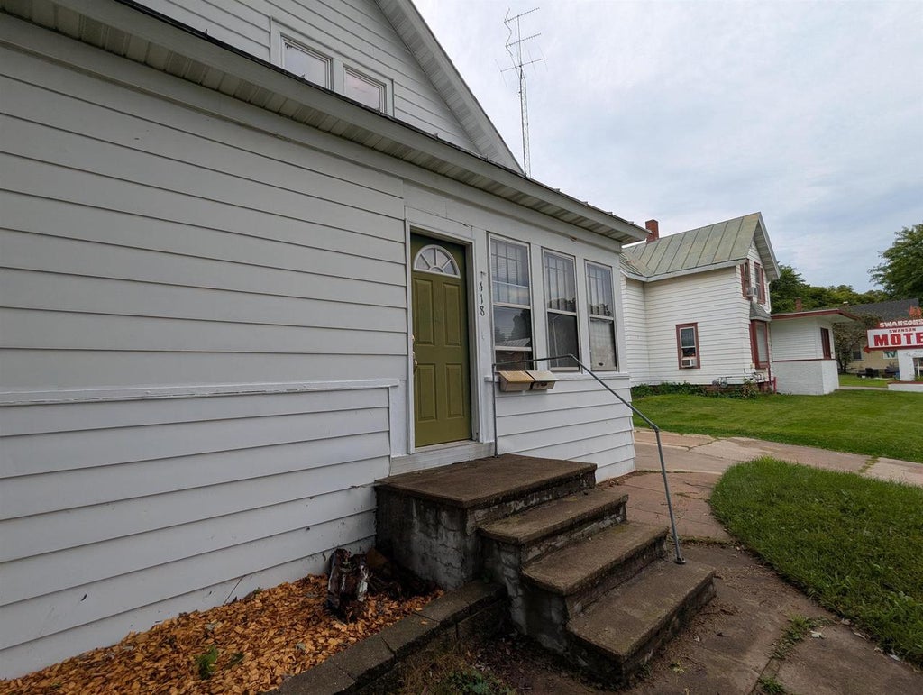 Photo of 418-418 1/2 8th AVENUE, Baraboo, WI 53913 (MLS # 2032201)