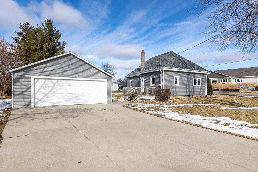 Photo of 1010 N Elm STREET, Platteville, WI 53818 (MLS # 2016343)