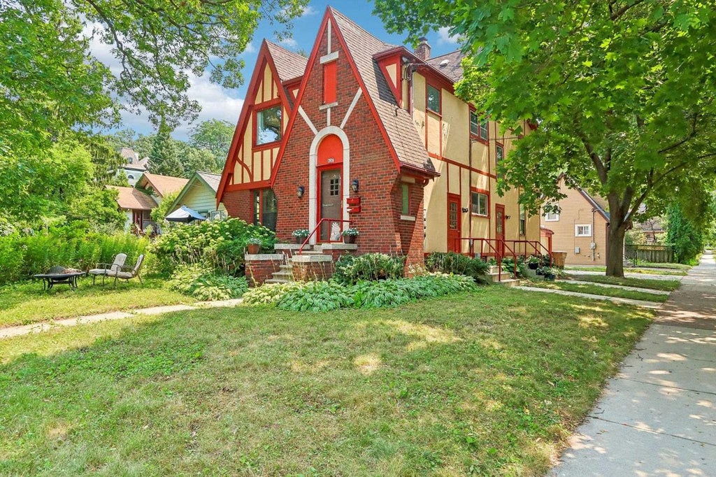 Photo of 637 W Lakeside STREET, Madison, WI 53715 (MLS # 2028787)