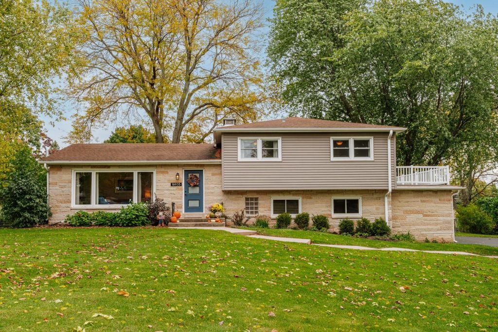 Photo of 16935 Martha DRIVE, Brookfield, WI 53005 (MLS # 1940485)