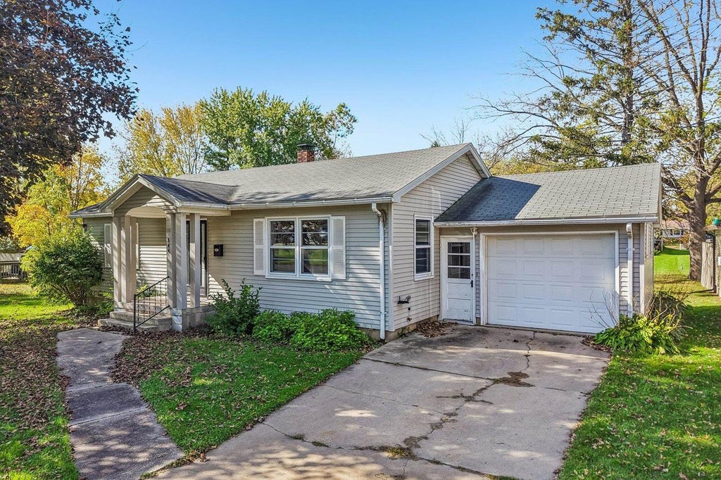 Photo of 544 Ellinwood AVENUE, Reedsburg, WI 53959 (MLS # 2035082)