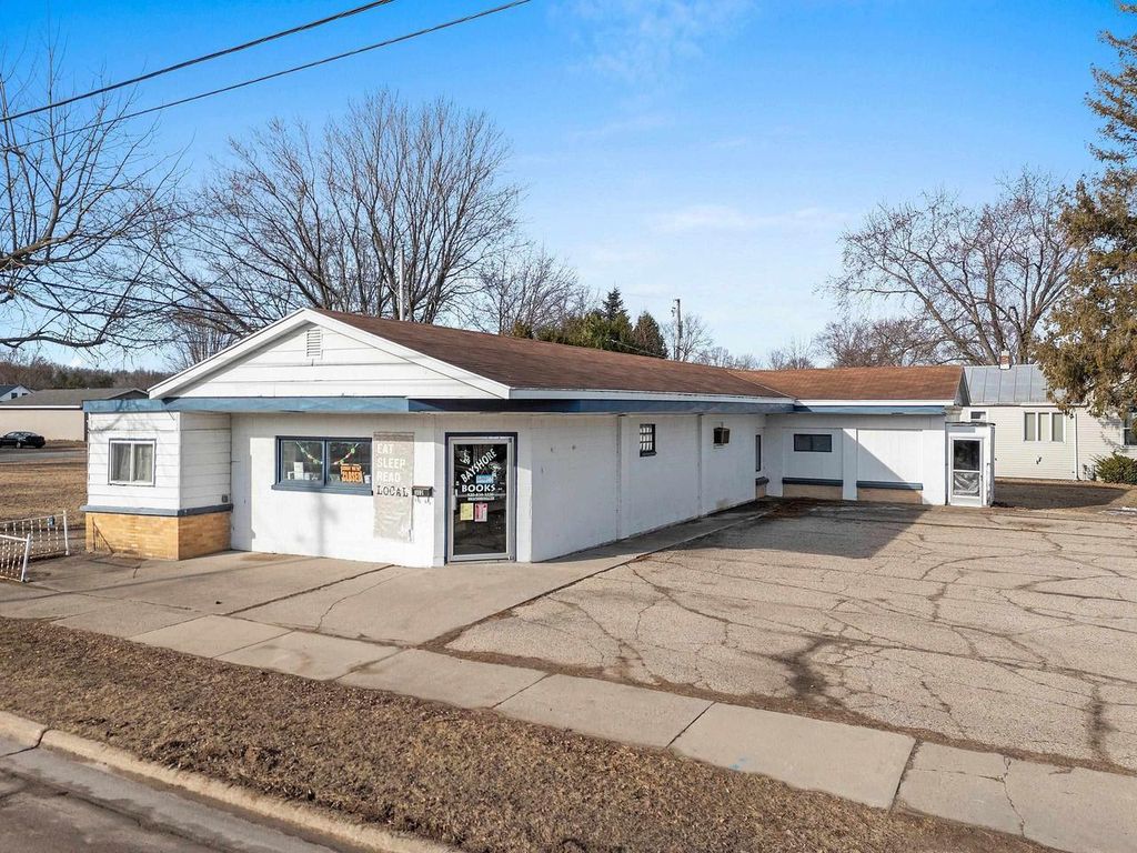 Photo of 302 Collins AVENUE, Oconto, WI 54153 (MLS # 50325121)