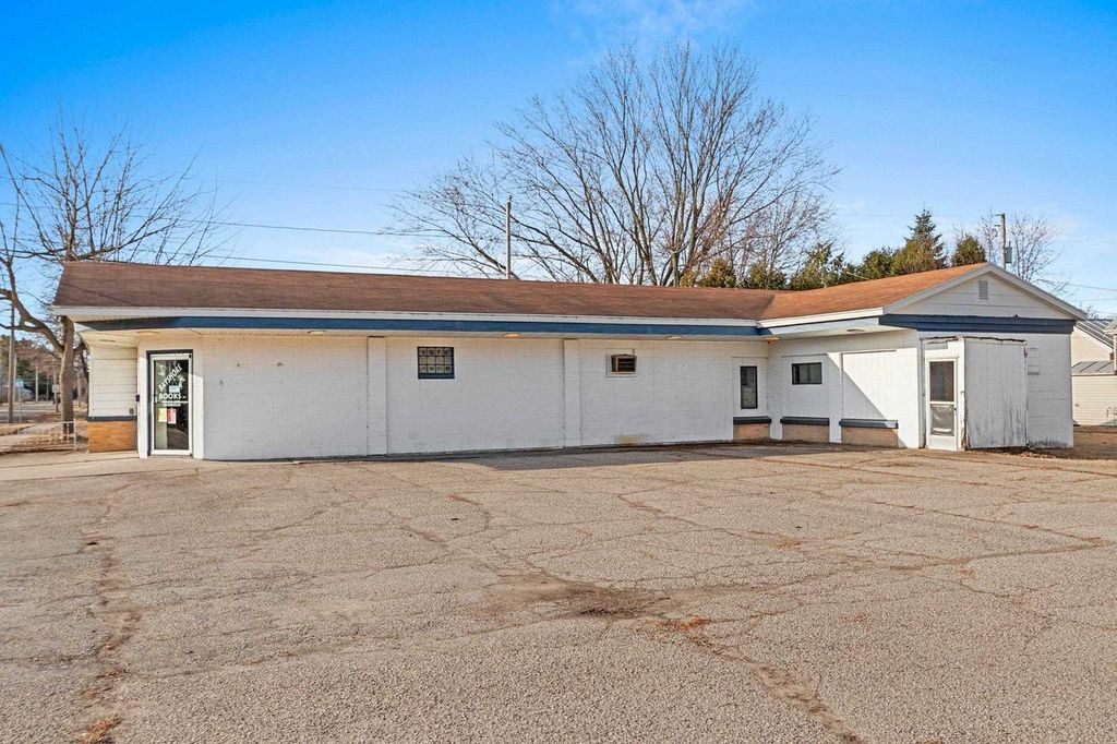 Photo of 302 Collins AVENUE, Oconto, WI 54153 (MLS # 50325121)