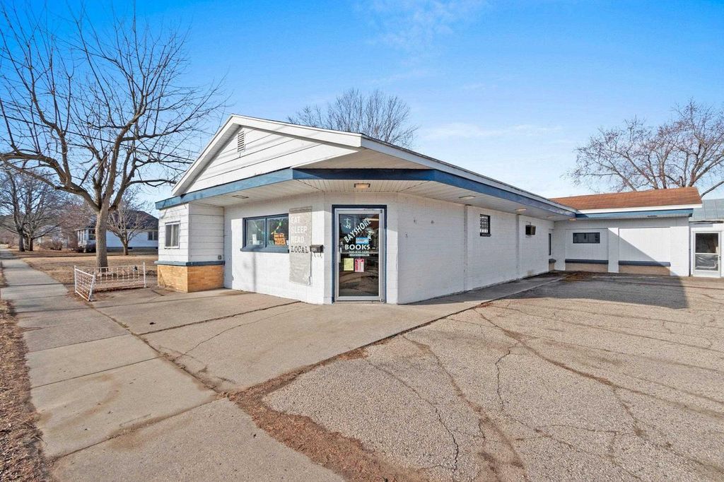 Photo of 302 Collins AVENUE, Oconto, WI 54153 (MLS # 50325121)