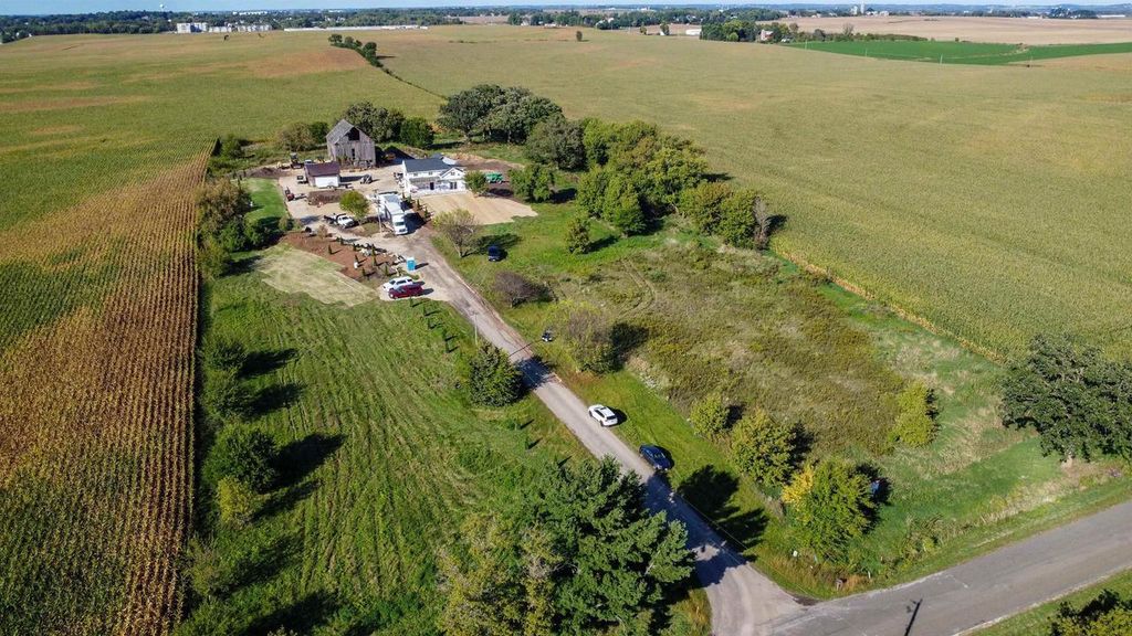 Photo of 2430 Bailey ROAD, Sun Prairie, WI 53590 (MLS # 2015829)