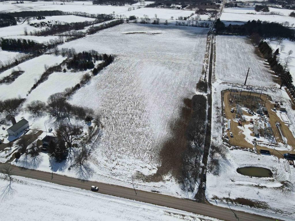 Photo of N50W18552 Woodfield WAY #Lot 68, Menomonee Falls, WI 53051 (MLS # 1948618)