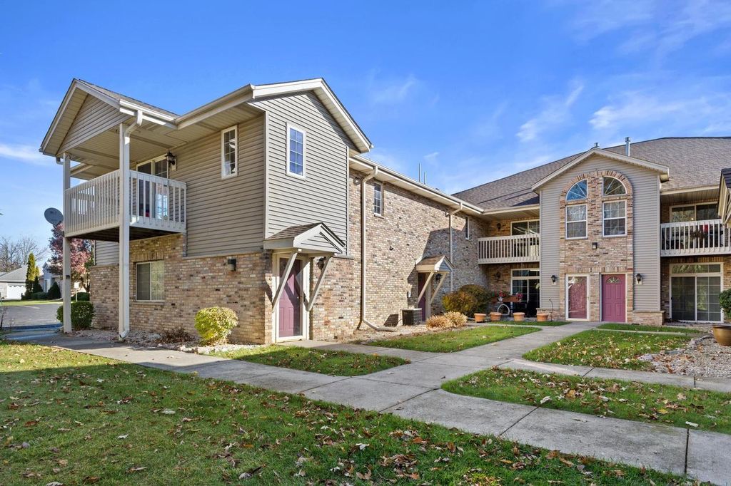 Photo of 9151 S Aspen DRIVE #7, Oak Creek, WI 53154 (MLS # 1946861)