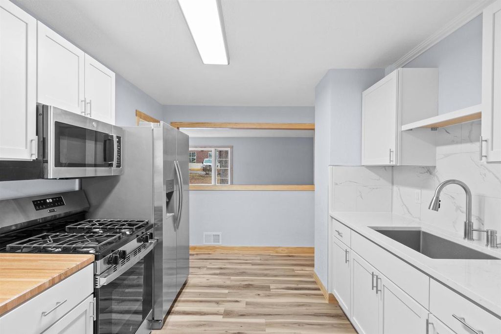 Photo of 1703 W Porter STREET, Wausau, WI 54401 (MLS # 22601381)