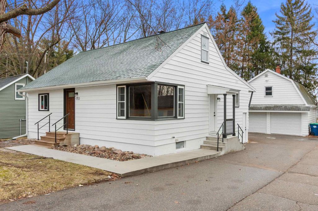 Photo of 1703 W Porter STREET, Wausau, WI 54401 (MLS # 22601381)