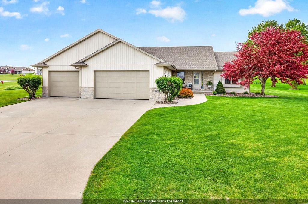 Photo of 220 East Ridge STREET, New London, WI 54961 (MLS # 50325219)