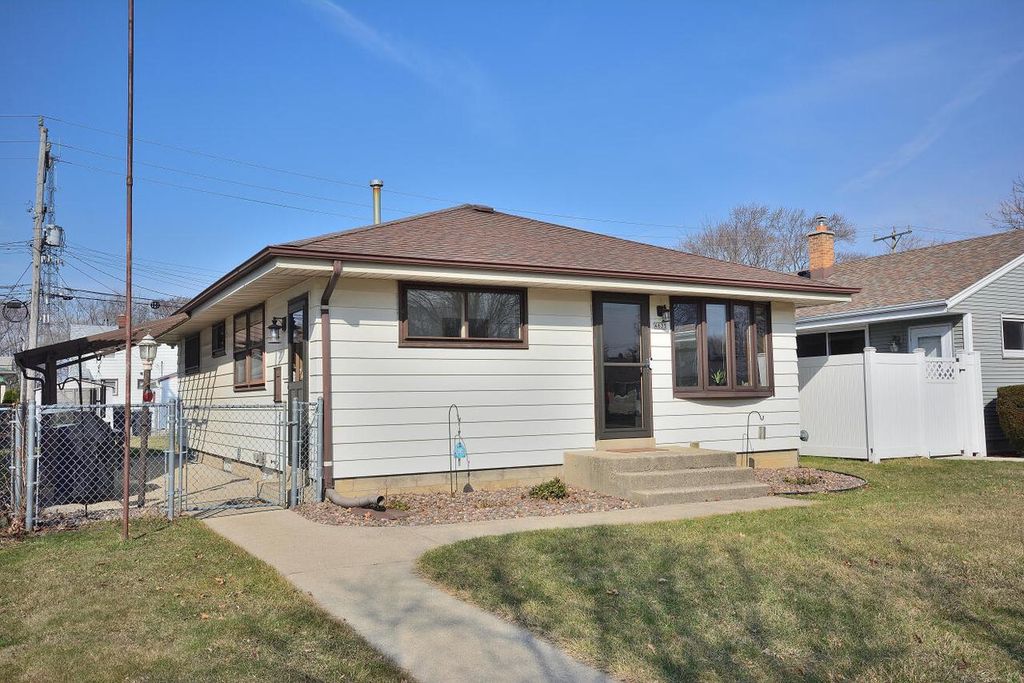 Photo of 4635 S 50 STREET, Greenfield, WI 53220 (MLS # 1955378)