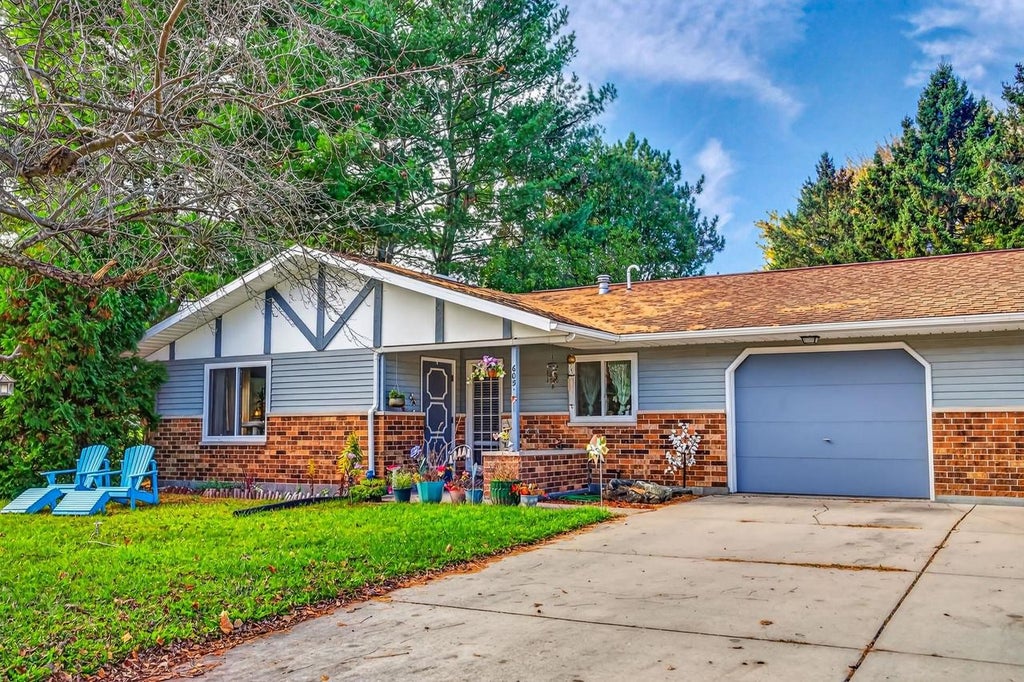 Photo of 605 Meadow TRACE, Deerfield, WI 53531 (MLS # 2035655)
