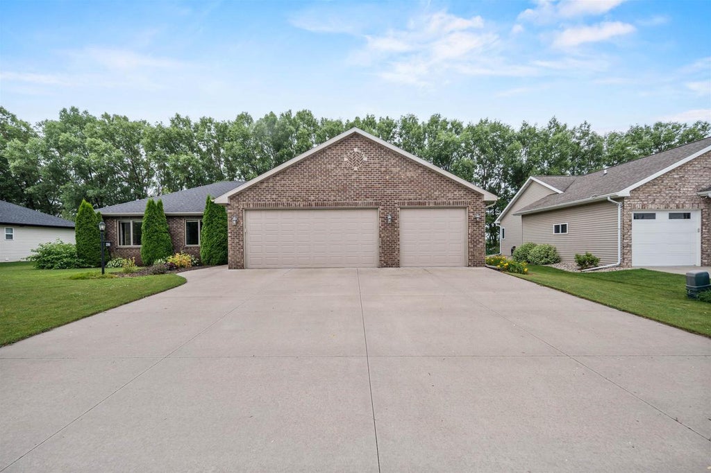 Photo of 290 Royal St Pats DRIVE, Wrightstown, WI 54180 (MLS # 50330195)