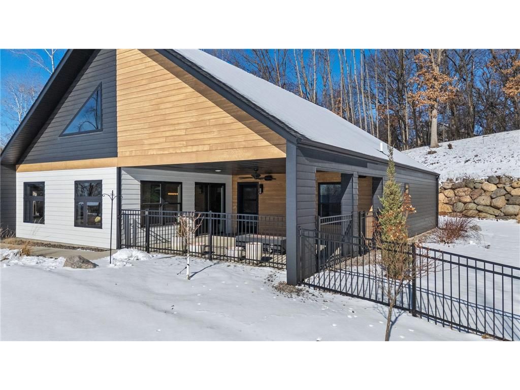 Photo of 1084 Autumn Oak LANE, Hudson, WI 54016 (MLS # 7018642)