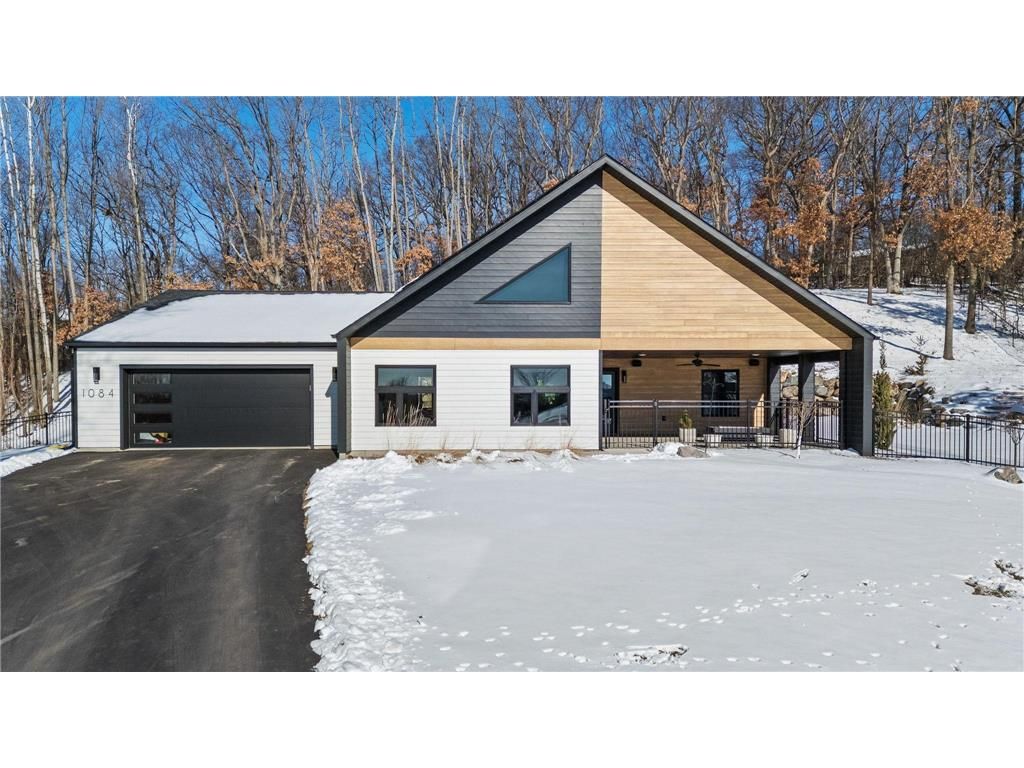 Photo of 1084 Autumn Oak LANE, Hudson, WI 54016 (MLS # 7018642)