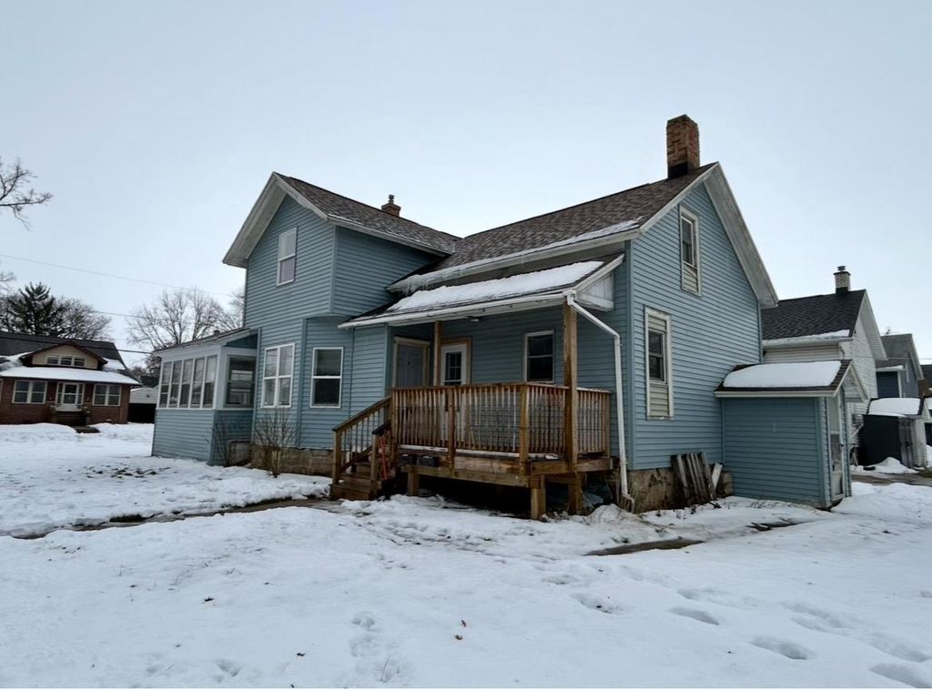 Photo of 402 W 14th AVENUE, Oshkosh, WI 54902 (MLS # 50320296)