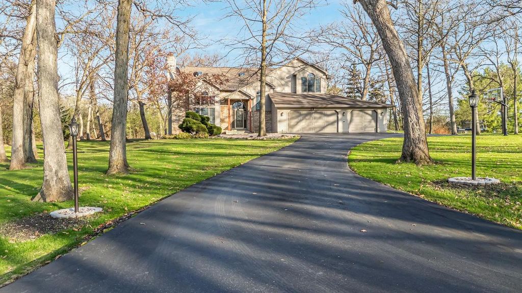 Photo of 1840 Crown DRIVE, Oshkosh, WI 54904 (MLS # 50324332)