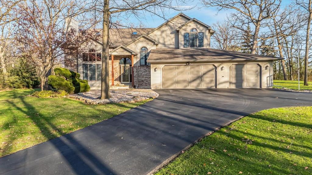 Photo of 1840 Crown DRIVE, Oshkosh, WI 54904 (MLS # 50324332)