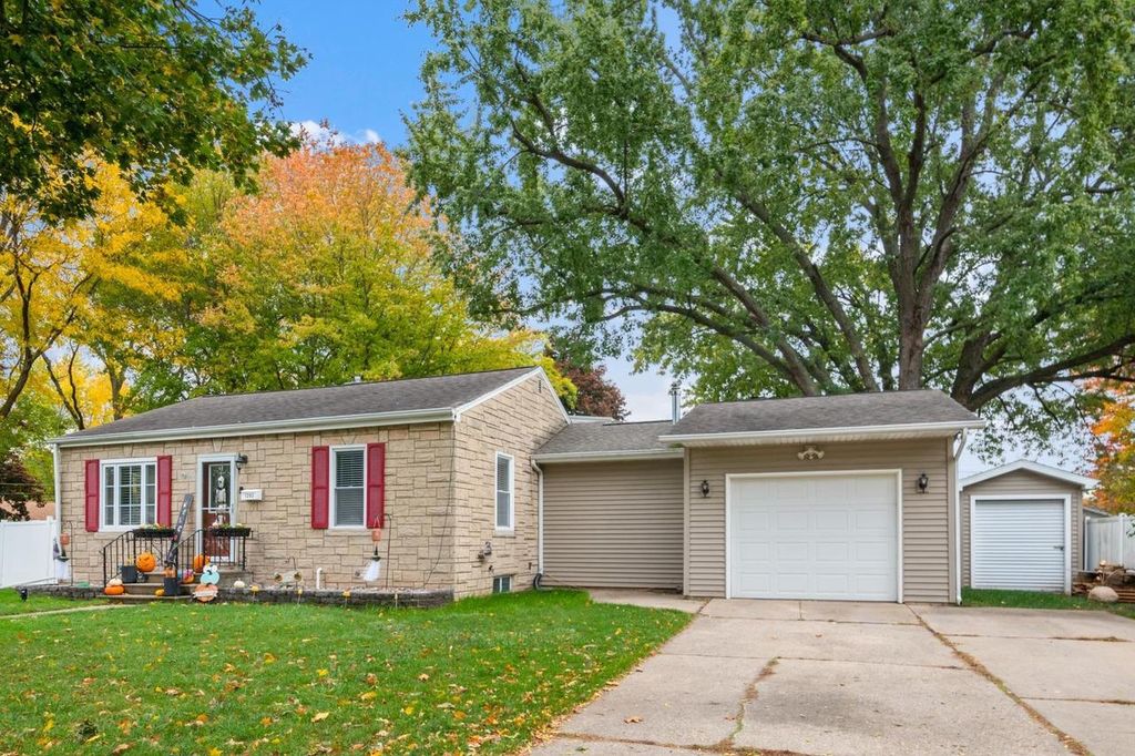 Photo of 1203 Spence STREET, Green Bay, WI 54304 (MLS # 50317253)