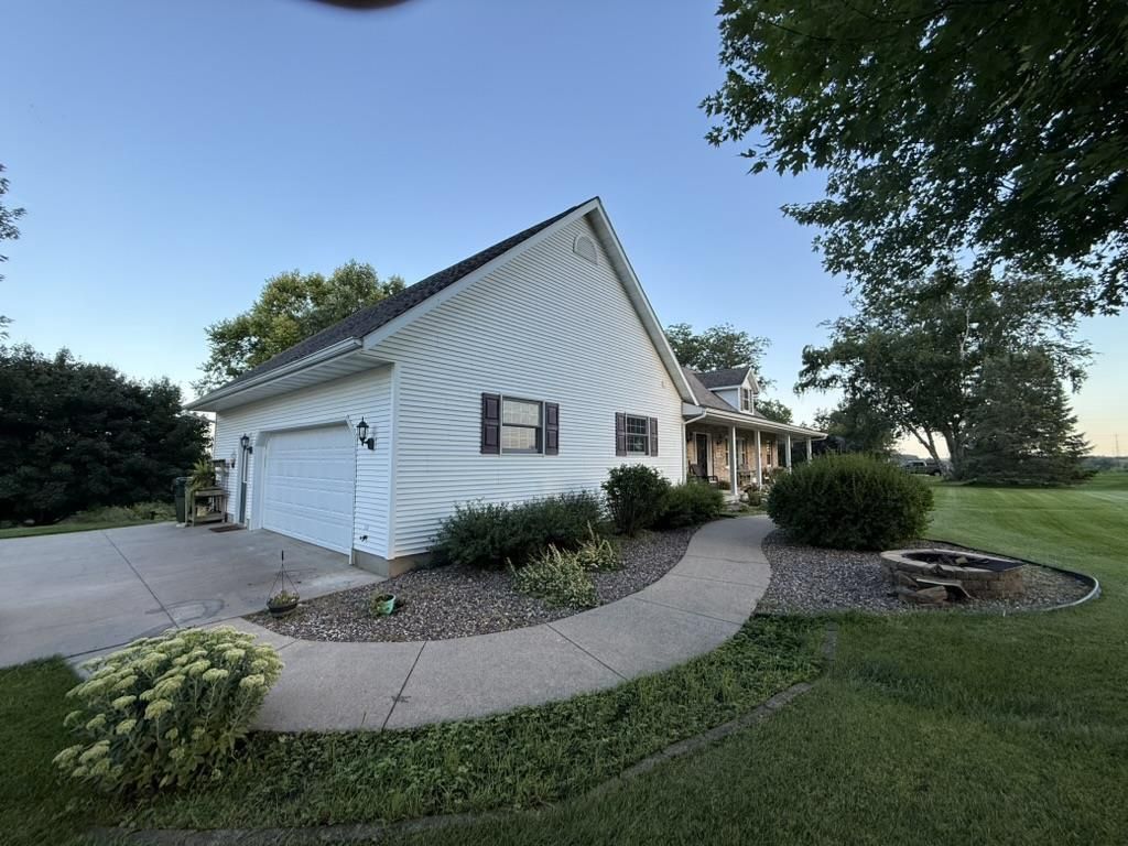 Photo of 420 Front STREET, Bloomington, WI 53804 (MLS # 2013130)