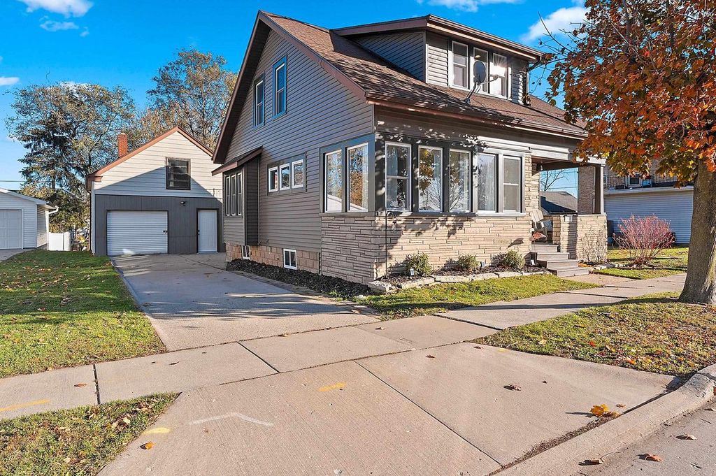 Photo of 318 Vandenbroek STREET, Little Chute, WI 54140 (MLS # 50318582)