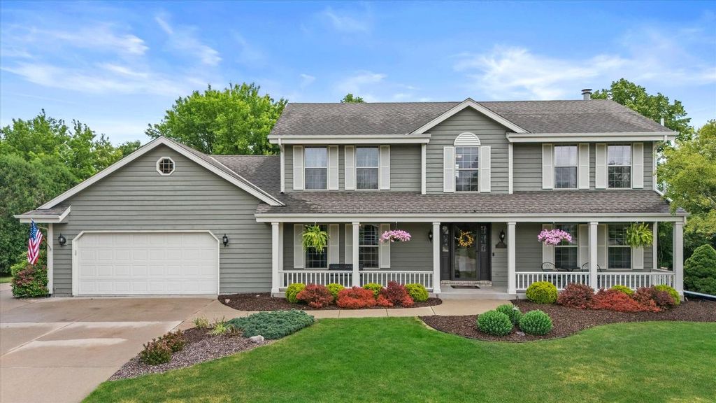 Photo of W147N7026 Woodland DRIVE, Menomonee Falls, WI 53051 (MLS # 1967116)