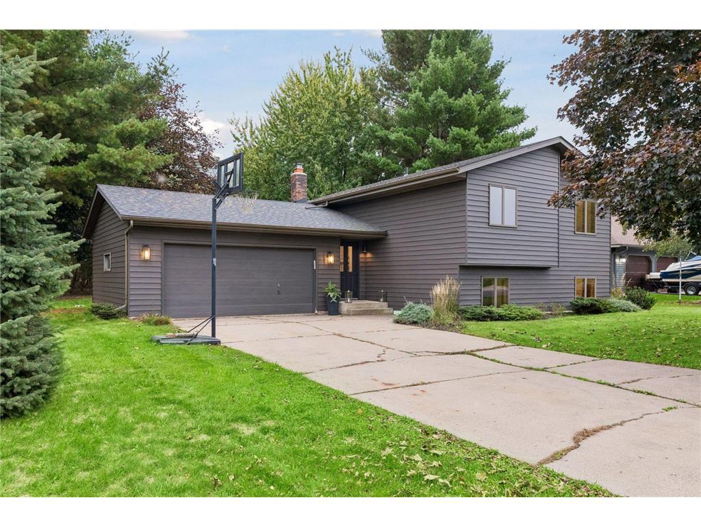 Photo of 1112 Grandview DRIVE, Hudson, WI 54016 (MLS # 7145212)