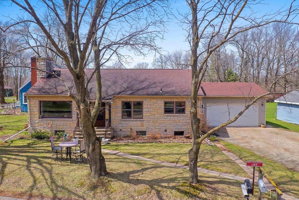 Photo of 1107 Grosse ROAD, Little Suamico, WI 54141 (MLS # 50323972)