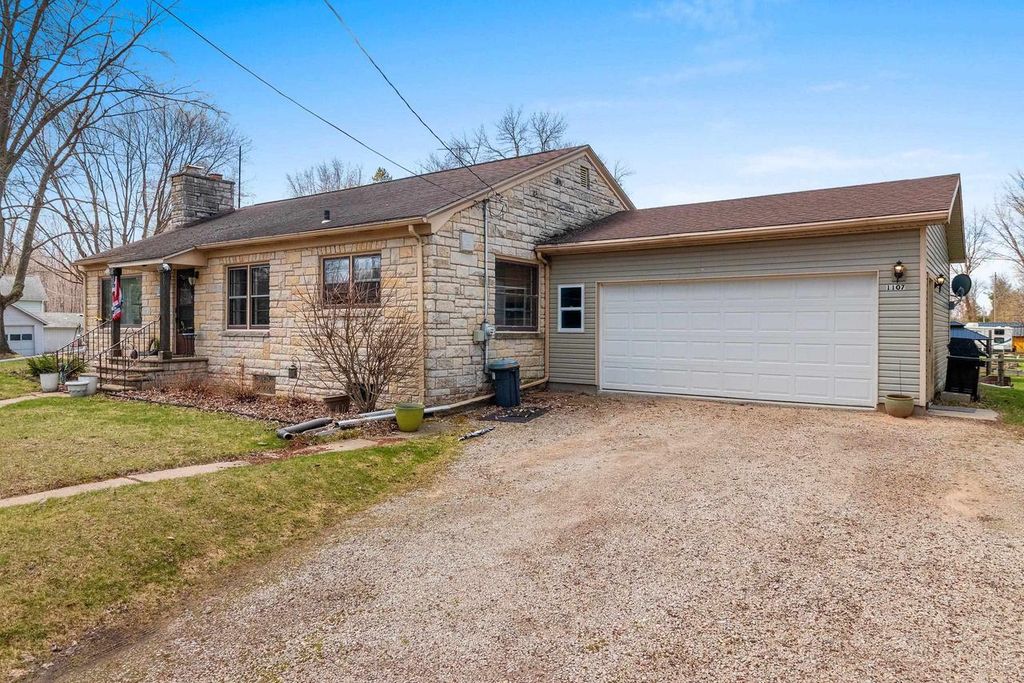 Photo of 1107 Grosse ROAD, Little Suamico, WI 54141 (MLS # 50323972)