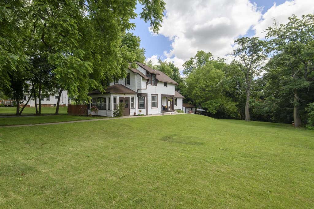 Photo of 346 High STREET, Pewaukee, WI 53072 (MLS # 1968828)